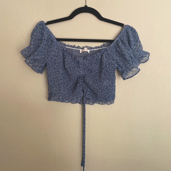 Blue dainty floral off shoulder crop top with tie - Picture 3 of 6